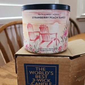 🛍BOGO 50% OFF🍓🍑🌄🕯NWT‼️ BB "Strawberry Peach Sunset" 3-wick Candle